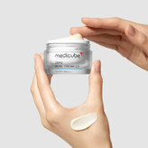 کرم کنترل منافذ باز و آبرسان مدی کیوب Medicube