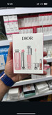 ست بالم و برق لب حجم دهنده دیور مدل Addict Trio Gloss آبرسان، دارای عصاره جوجوبا و مناسب پوست لب معمولی، بسته 3 عددی